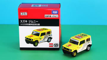 トミカ 12月はさらに55周年記念仕様の「スズキ ジムニー」も登場！スズキの大人気車種がトミカ55周年記念デザインの特別なトミカになりました！