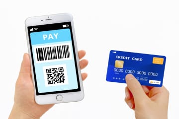 コンビニの支払いは「PayPay派」の友人vs「クレジットカード派」の私。友人は「ポイント還元を考慮するとQRコード決済が圧倒的にお得！」と言っていますが、「クレカ」とそんなに“還元率”が違うんですか？