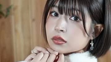 藤井マリー｜午後の椅子、あみタイツの女