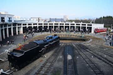SL頭出し展示・キハ81車内公開も！京都鉄博、新春1月のイベント発表