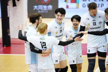 注目の首位攻防戦、一戦目はサントリーに軍配が上がる！【大同生命SVリーグ第8節GAME1】