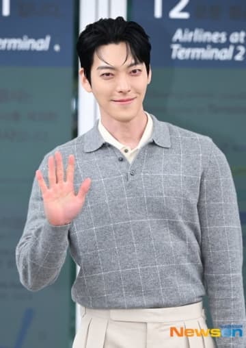 キム・ウビン、今年も小児病棟にクリスマスプレゼント…手書きのメッセージも「必ず奇跡が起きることを願う」