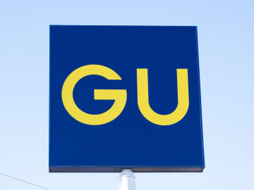 【GUのブルー】が冬に映える♡ 大人こそ試したい！「きれい色カーデ」