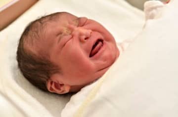 「おい、切ったなぁぁぁ！！！！」と医師に暴言、痛みでうずくまる姿はあの有名映画のよう…。などなど、出産爆笑エピソード