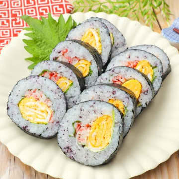 【家族がおにぎりよりハマってます】巻くだけでごちそうが完成！のり巻きの簡単レシピ