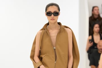 クレージュ 2026年春夏コレクション - 太陽の上昇に呼応して