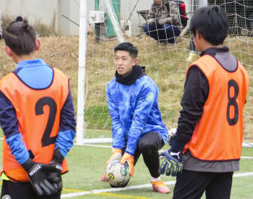 GK早川が育成年代を指導　今季JリーグMVP