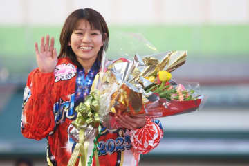 【川口オート・ＳＳガールズ王座決定戦】三宅真央　繰り上がり出場から７代目女王！「まだ早い気がするんですが…」