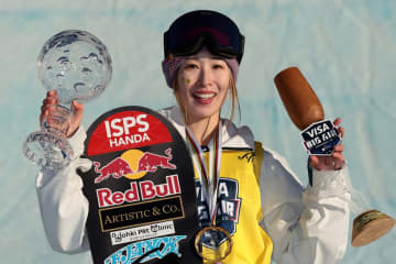 ３大会連続五輪狙う鬼塚雅、渋谷に停めた“イカつい愛車”を披露「素敵な日々」 スノーボードW杯優勝