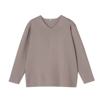 「今月、出費ヤバい！」→【ワークマン】なら1,500円で「優秀トップス」買えます！