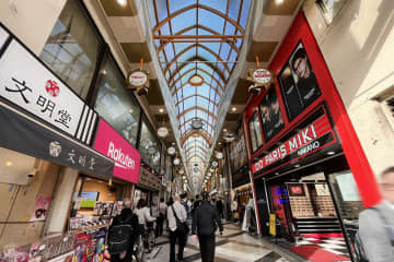 【東京街角クイズ】この写真、どこのアーケードでしょう？〈全6問〉