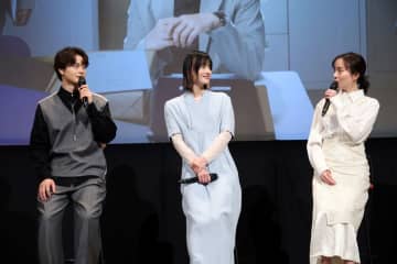 橋本愛、瀬戸康史、比嘉愛未がドラマ『にこたま』完成披露試写会に登壇！「いろんな“選択”をこのドラマを通して学ばせてもらいました」