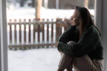 子どもを置いて逃げた母は、間違っていなかった。あの「雪の日」から動き始めた人生は