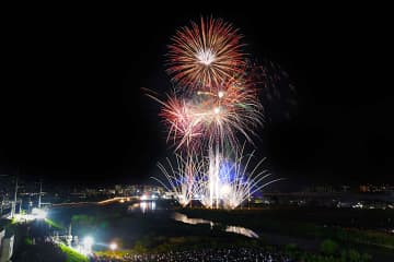 2年に1回の開催へ！猪名川花火大会が新たな形に刷新、次回は2026年秋