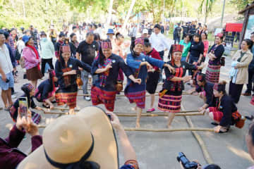 リー族の人々、伝統的な祝日「山欄節」を祝う　中国海南省