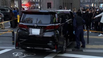 車が歩道に乗り上げ女児ら3人ケガ　63歳運転手「踏み間違えた」　大阪・ミナミ