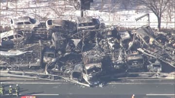 関越道で60台超絡む事故 2人死亡　月夜野ICから湯沢IC間の通行止めが一部解除