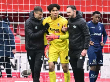 「うわあああああ負傷か」「心配だな」日本代表戦士がまたも…23歳GKが怪我で交代にネット騒然「W杯前は何か起きすぎる」