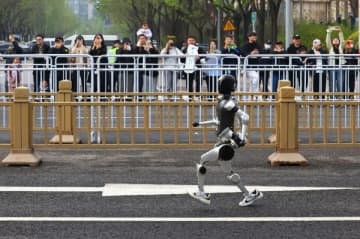 2026人型ロボット・ハーフマラソン開催発表、複数の新たな試みも実施へ―北京市