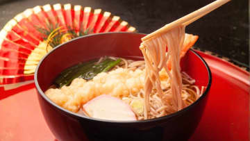 2025-2026【年越しそば】の意味は？いつから始まった？美容にいいおすすめレシピも紹介！