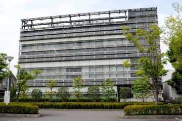 食中毒…客ら4グループ、嘔吐や下痢　店でエビフライ、海鮮丼、ねぎとろ丼を食べる　26～87歳の客10人、店の調理人3人からノロウイルス検出　店を営業停止に