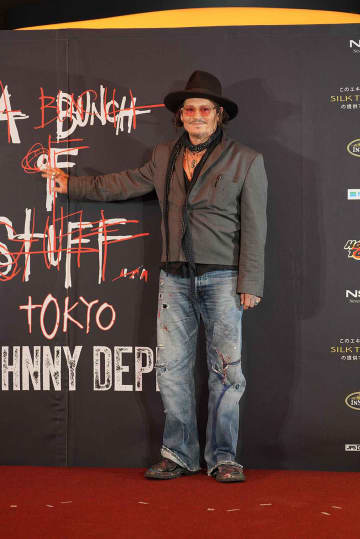 アート展開幕、監督作プレミアなど久々の日本を満喫　おかえりなさい！ジョニー・デップ