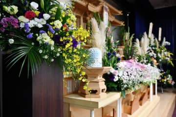 「追加料金なし25万円プラン」の家族葬のはずが、オプション地獄で最終的に倍以上かかりました。家族葬でもこれくらいかかるものなのでしょうか？