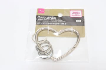 ダイソーで最高峰の商品見つけちゃった！最初はでかっ！と思ったけど…便利で可愛いキーホルダー