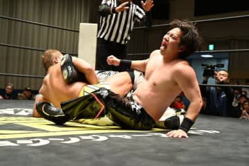 【ガンプロ】SOG王者・望月成晃が石井慧介を退けV4…中村宗達が挑戦表明！「来年の年末のガンバレ☆プロレス最終興行も、俺はマイクを持ってるつもりだ」