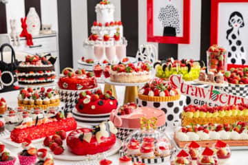 ヒルトン東京の新作スイーツビュッフェ♡モノクロ空間で苺尽くしの冬時間