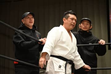 【ガンプロ】勝村周一朗が小路晃との一騎打ちを制す！「ガンバレ☆プロレスがPRIDEに勝ちました」