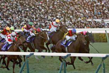 現役最強の証明か、新星の逆襲か　有馬記念の有力馬紹介