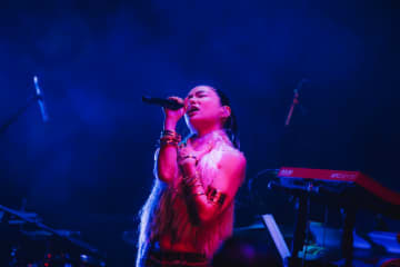 ＜ライブレポート＞「共に成長していく」Awichが家族・仲間・ファンと分かち合った特別な夜