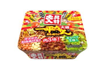 「明星 一平ちゃん夜店の焼そば 大盛 具材大入」発売。サクサクの紅白あげ玉に肉3倍