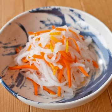 【お正月の定番】「おせちに欠かせない！」切って和えるだけ♪基本のめでたい紅白なます