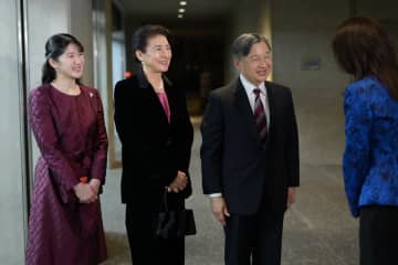 「上階の方も身を乗り出して」「幸福感で充満」天皇ご一家　バレエ公演をご鑑賞…SNSに広がった観客の歓喜