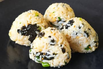 【インスタで900万再生】焼肉のタレで作る「韓国風まぜおにぎり」が絶対うまいやつ
