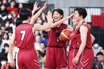 初優勝・大阪薫英女学院オンコートインタビュー「40分間、薫英のバスケをやり続けてくれた」［ウインターカップ2025］