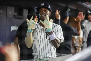 【ＭＬＢ】ヤンキース・チザムが婚約者と卑猥ポーズで大暴走「ああ…神様」「これが勝てない理由だ」