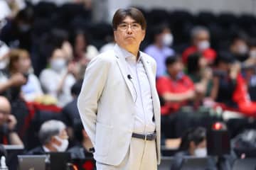 「元気そうで安心しました」がん闘病中の石橋貴明、ゴルフ場で笑顔＆ピース　丸山茂樹と2ショット