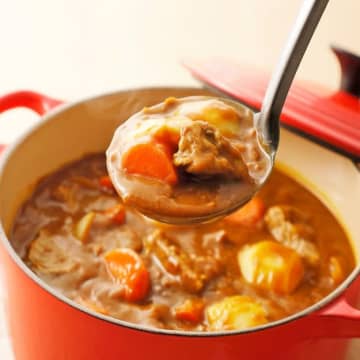 【悲報】カレーの温め直し、鍋底を焦がしがち…。後片付けのストレスを“ゼロ”にする画期的な裏技