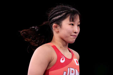 「おぉ!?凄すぎるスリーショット」レスリング須﨑優衣、有名アスリート夫妻との“レスリング納め”にファン反響「ダルさんも居るとは」