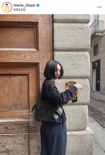 夫は高橋一生...飯豊まりえ、真っ赤な肩出しドレスで色気ダダ漏れ　「めっちゃかわいい！！」大絶賛