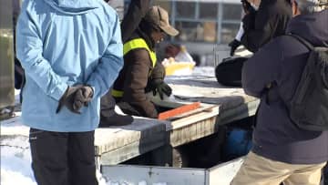 スキー場のエスカレーターで挟まれ5歳男児が死亡…降り口付近で転倒しベルトコンベヤーに右腕巻き込まれたか　北海道・小樽市