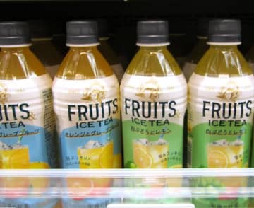 「午後の紅茶」果汁を紅茶で仕立てた「FRUITS ＆ ICE TEA」好調　TVCMせず発売11日目で2000万本　低果汁ユーザー獲得の可能性