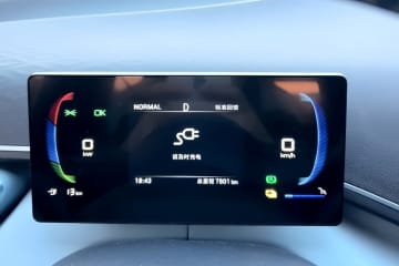 新エネ車が高速道路で電欠、車から降りて手で押していた2人がトラックに追突され死亡―中国