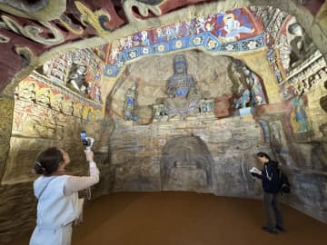 中国各地を巡る「雲岡大仏」　デジタル技術で複製