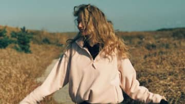 【明日なに着る？】「白っぽい」から使いやすい「メンズライクなピンクフリース」