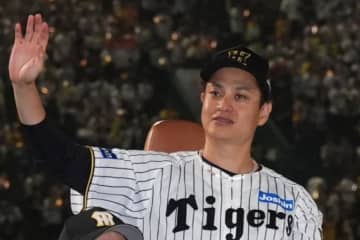 エレベーターで…阪神左腕がまさかの遭遇　大物歌手が報告、奇跡に騒然「凄い偶然」