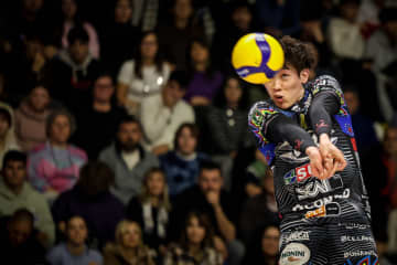 石川祐希がチーム2位タイの11得点を獲得！ ペルージャはチステルナに快勝【セリエA男子】